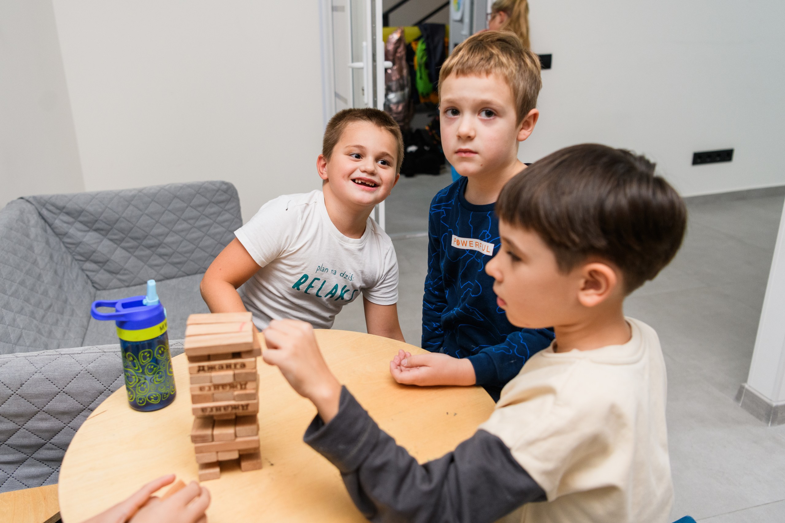 Дозвілля учнів молодших класіва в приватній школі Сапієнс у м.Вишгород, Киїівської області