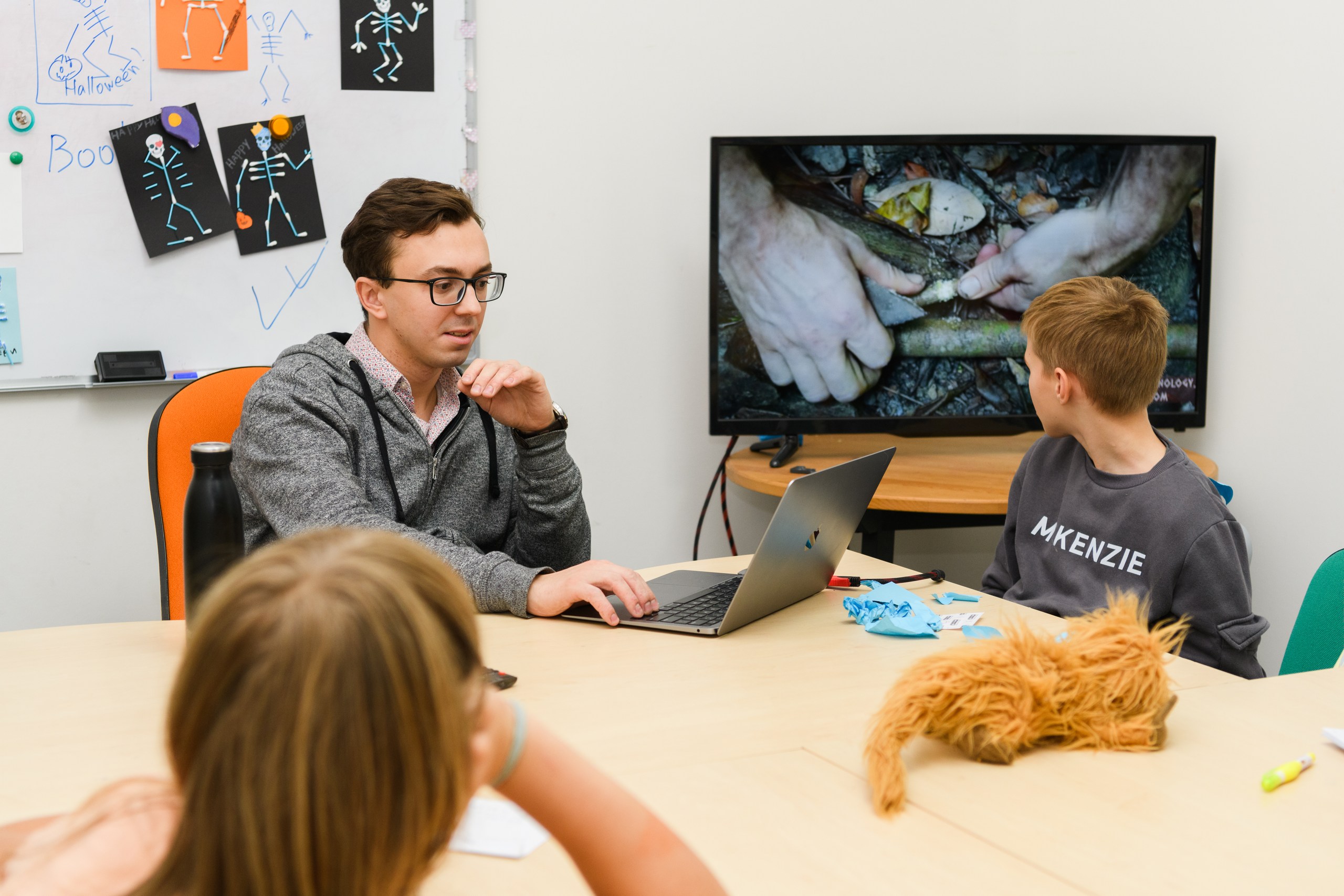 Фото з уроку для учнів старших класів в приватній школі Сапієнс у м.Вишгород, Київської області 