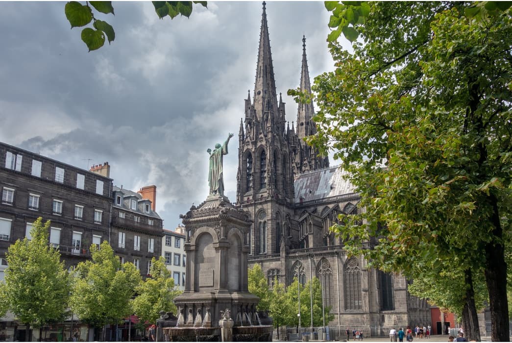 chambre famille lit double et lits superposés grand mess clermont-ferrand
