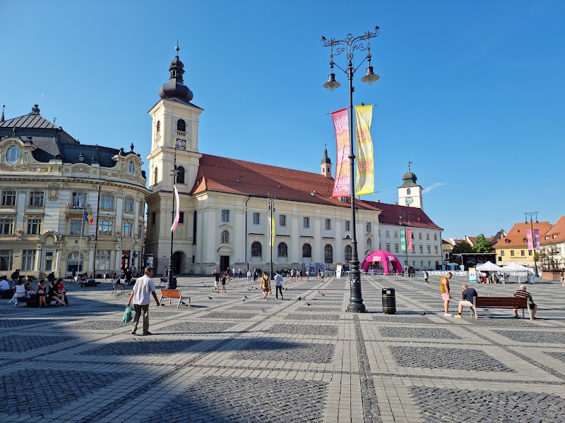 Explore the Old Town (Piața Mare and Piața Mică)