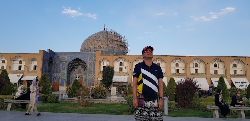 Explore Sheikh Lotfollah Mosque
