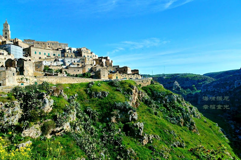 Tour the Casa Grotta di Vico Solitario