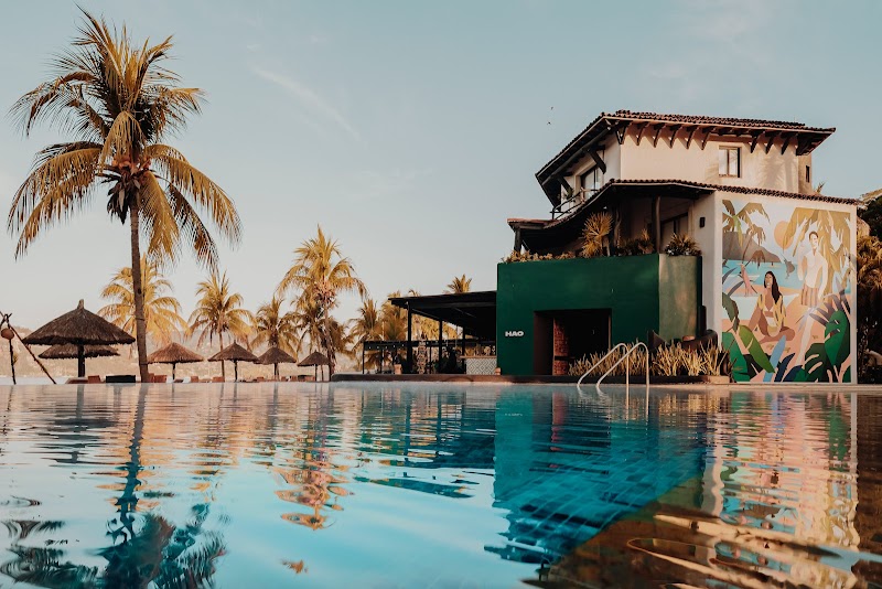 Thompson Zihuatanejo a Beach Resort