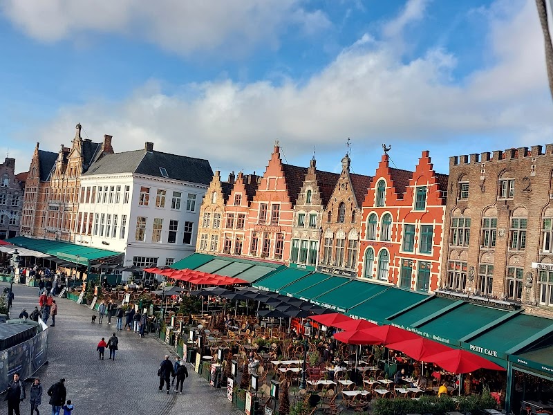 Explore the Historic City Center and Markt Square