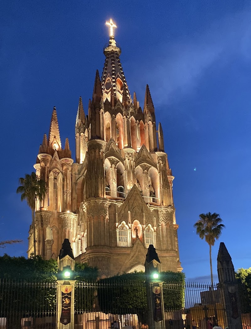 Explore the Parroquia de San Miguel Arcángel
