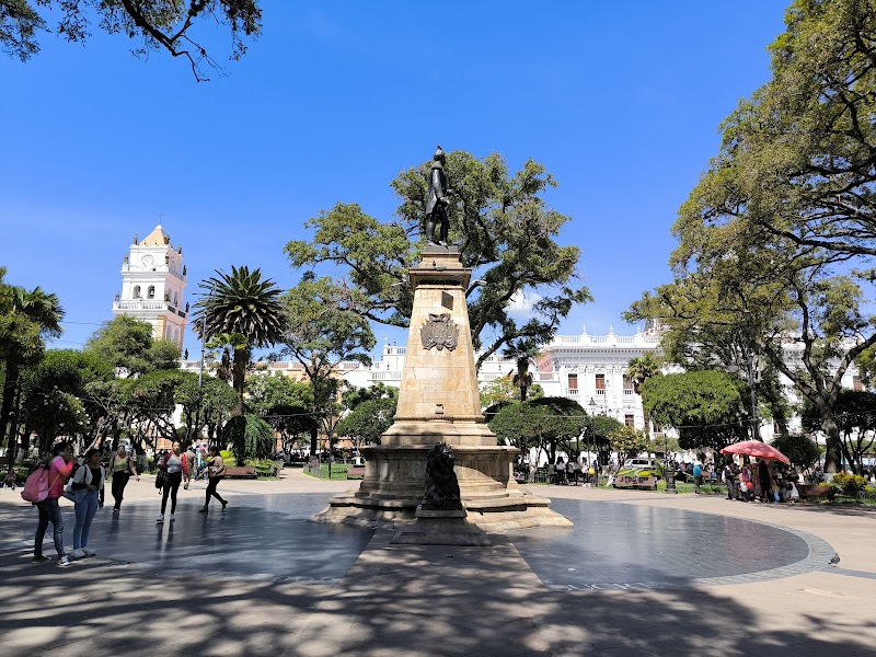 Explore the Historic Center and Plaza 25 de Mayo
