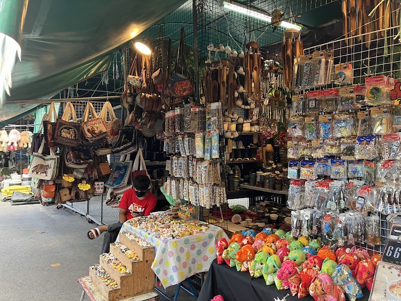 Shop and eat at Chatuchak Weekend Market