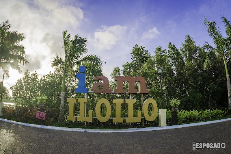 Explore the Iloilo River Esplanade