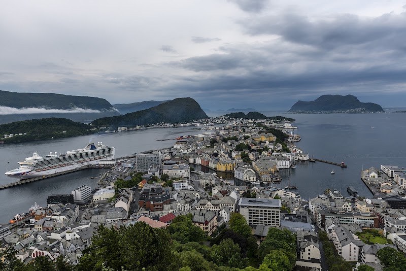 Aksla Viewpoint (Fjellstua) - Ålesund - Norway - booked ai