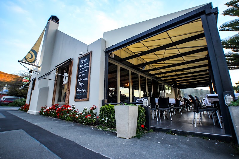 Ma Maison Restaurant & Bar