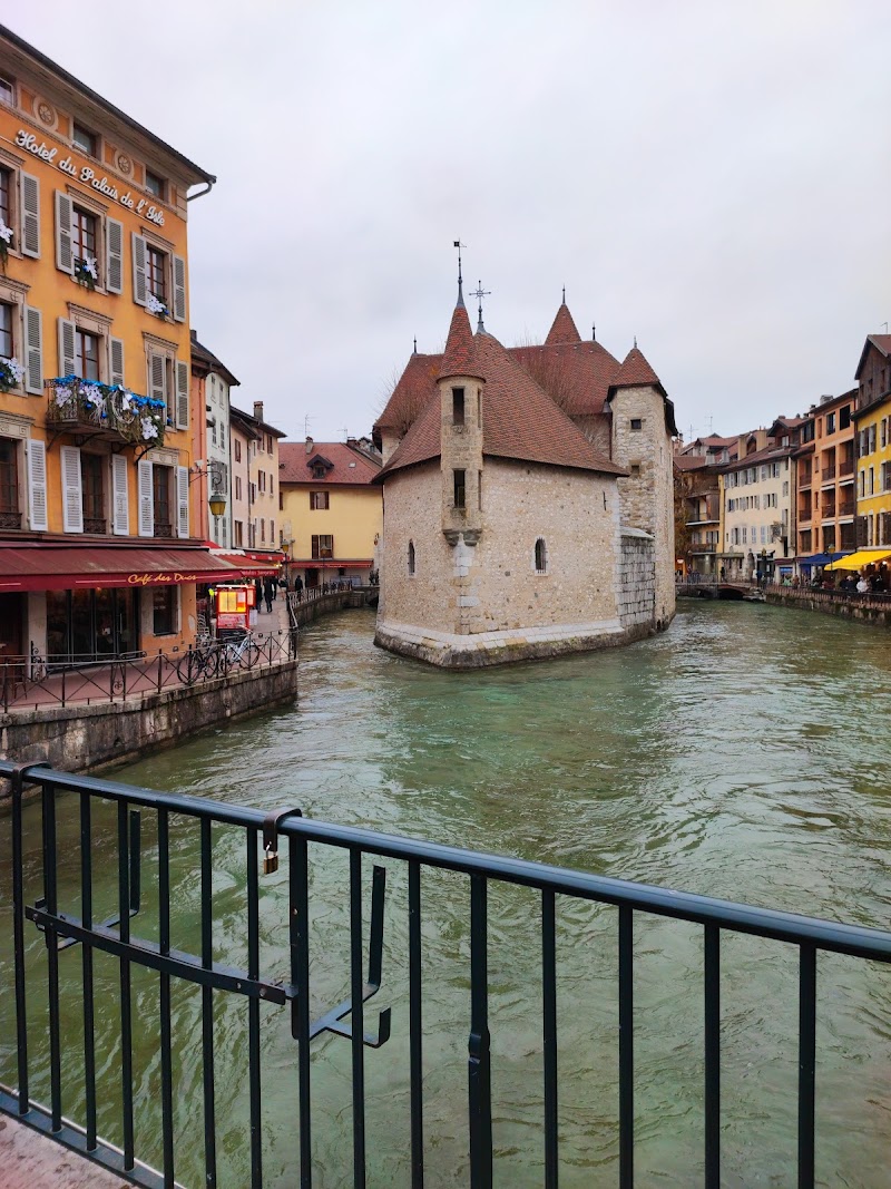 Exploring the Old Town (Vieille Ville)