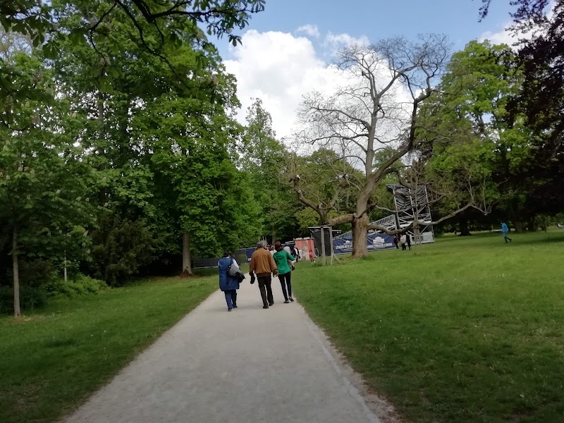 Stroll through Hofgarten Coburg