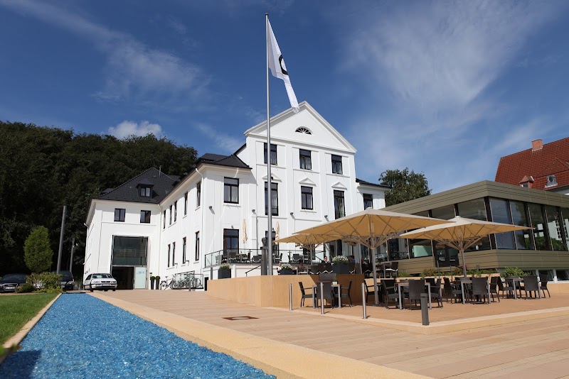 Relax at Kiel Fjord and the Kiellinie promenade