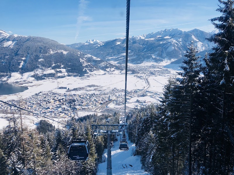 Skiing and Snowboarding at Schmittenhöhe