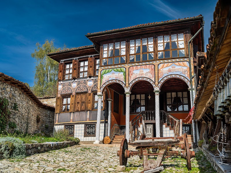 Explore the Architectural Reserve and Historic Houses