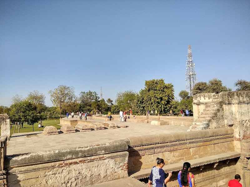 Explore the Adalaj Stepwell - Adalaj - India - booked ai