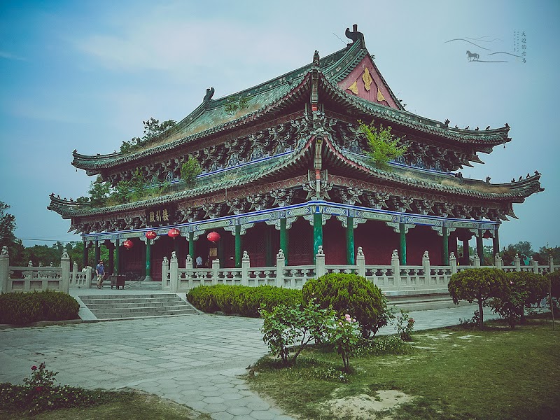 Explore the Iron Pagoda (Tie Ta)