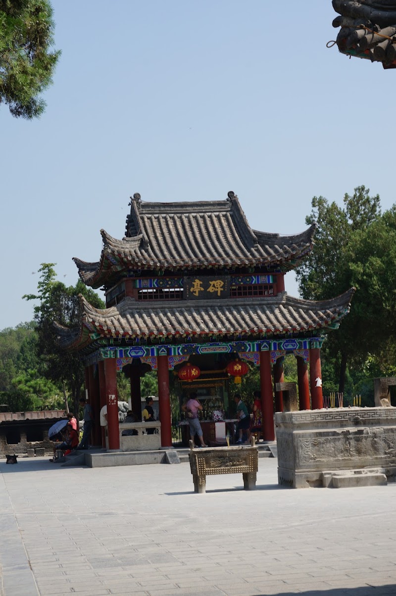 Visit the Dragon Pavilion (Long Ting)