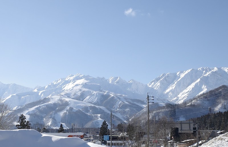 Skiing in Hakuba Valley - Hakuba - Japan - booked ai