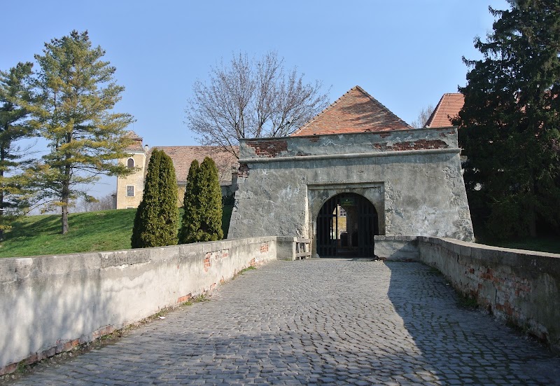 Óvári Castle: A Hidden Gem of History and Architecture - Mosonmagyaróvár - Hungary - booked ai