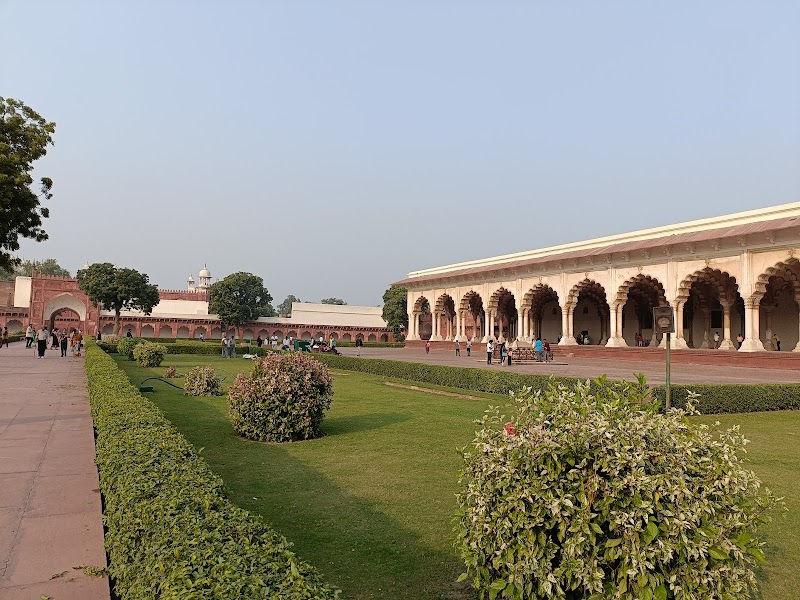 Visit the Taj Mahal - Agra - India - booked ai