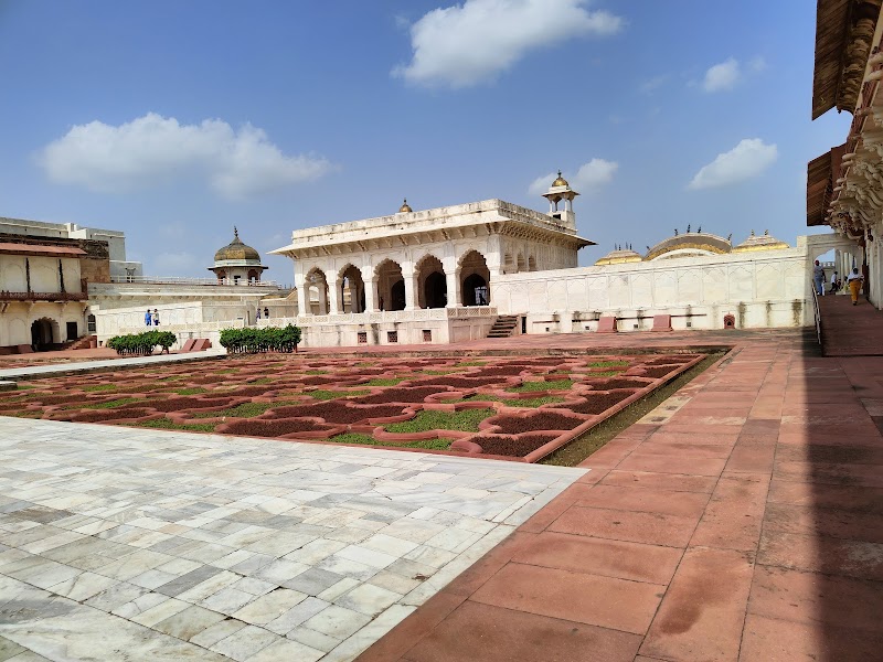 Visit the Taj Mahal - Agra - India - booked ai