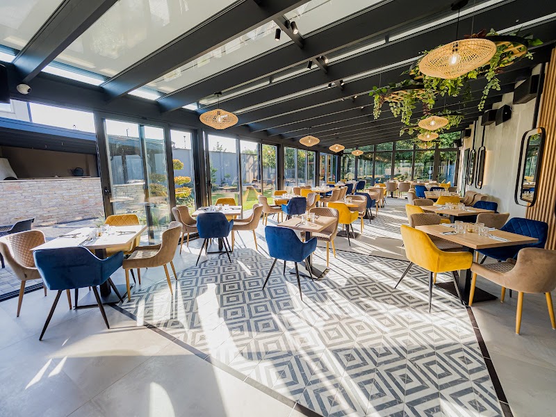 Pomo Korzó - Tatabánya - Hungary - booked ai