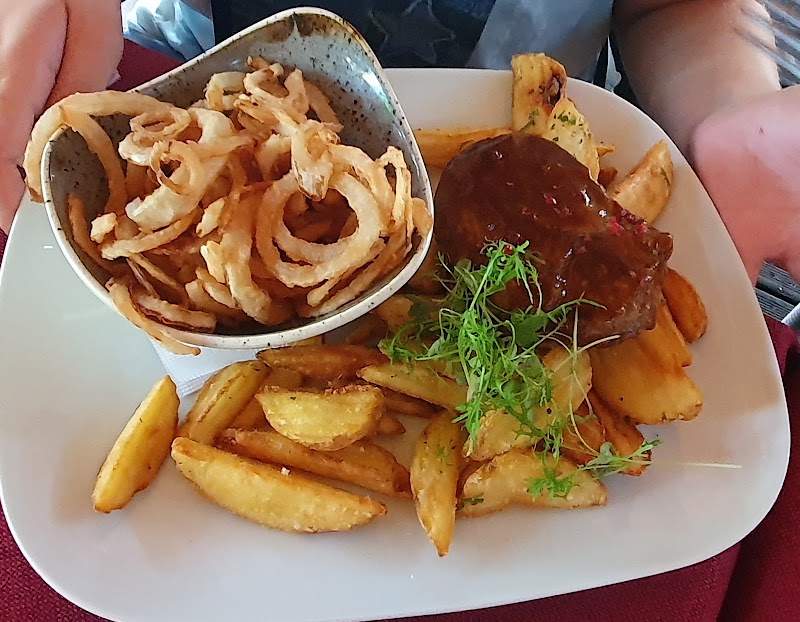 Turul Cafe & Étterem - Tatabánya - Hungary - booked ai