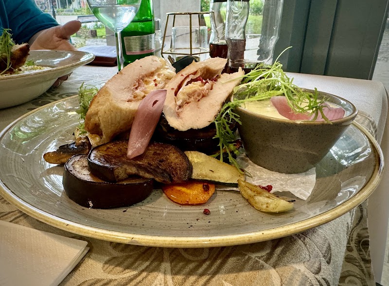 Turul Cafe & Étterem - Tatabánya - Hungary - booked ai