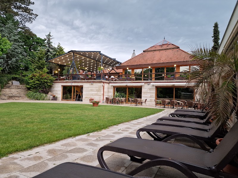 Gottwald Hotel - Tata - Hungary - booked ai
