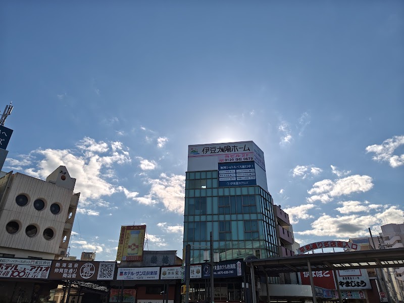 Atami Heiwadori Shotengai - Atami - Japan - booked ai