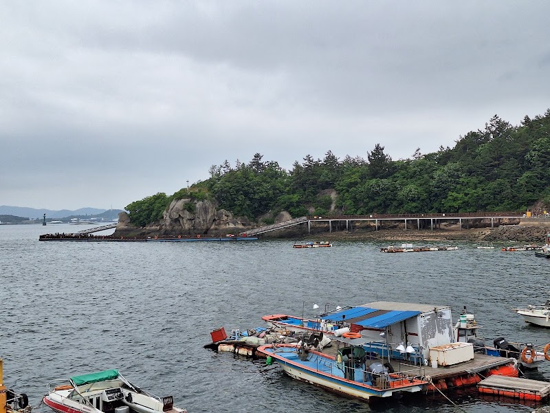 Bridge To Gatbawi Rock - Mokpo-si - South Korea - booked ai
