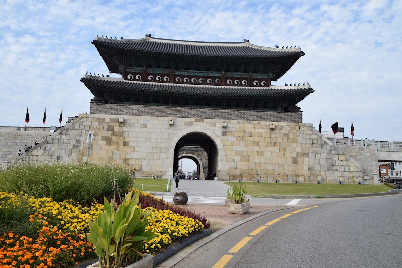 Janganmun Gate - Suwon - South Korea - booked ai
