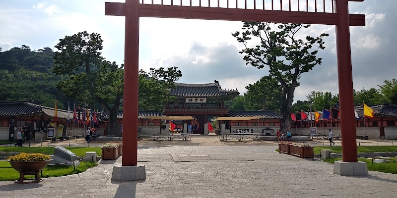 Hwaseong Haenggung: A Journey Through History and Architecture - Suwon - South Korea - booked ai