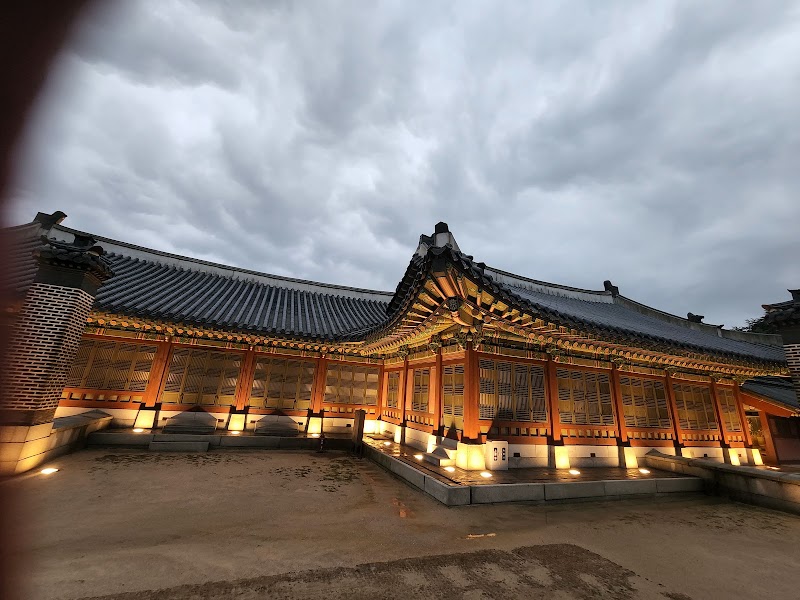 Hwaseong Haenggung: A Journey Through History and Architecture - Suwon - South Korea - booked ai