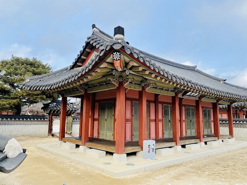 Hwaseong Haenggung: A Journey Through History and Architecture - Suwon - South Korea - booked ai