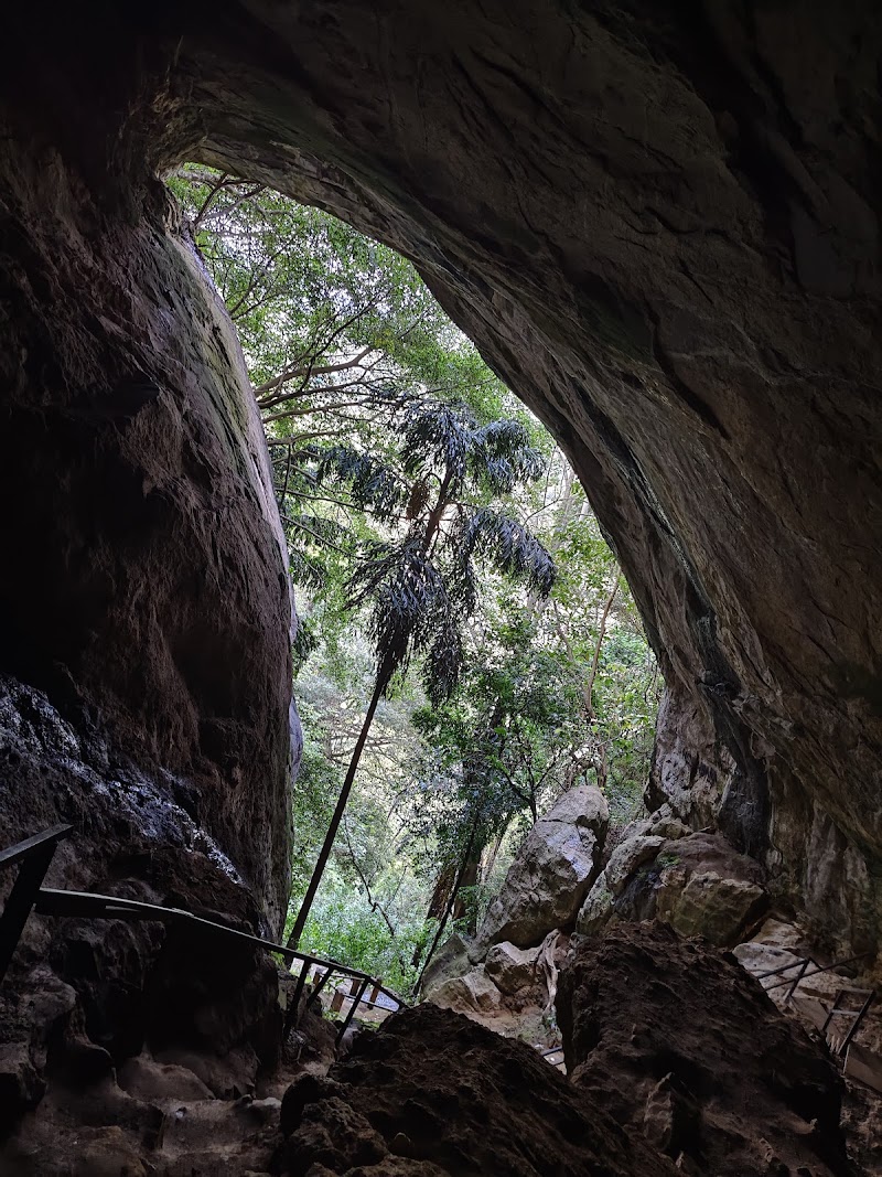 Ravana's Cave: Exploring the Legendary Hideout - Ella - Sri Lanka - booked ai