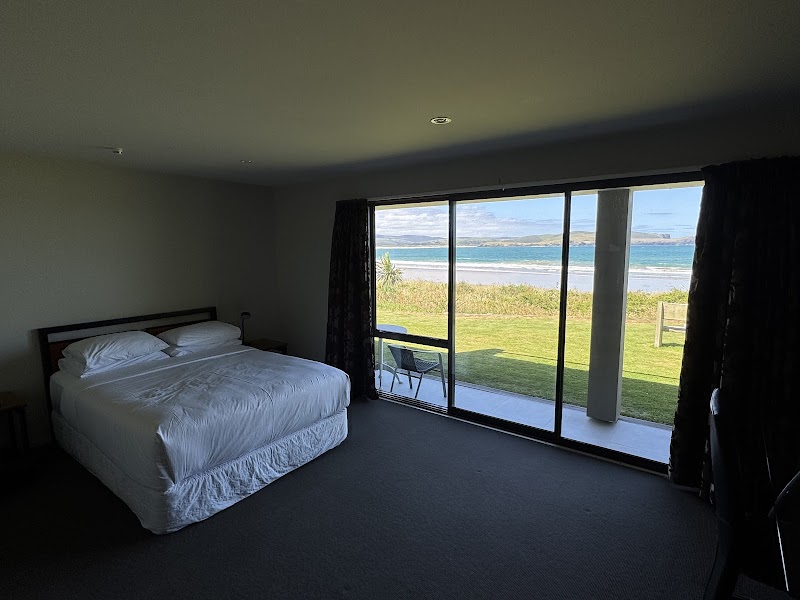 Curio Bay Salthouse Motel and Apartment - Tokanui - New Zealand - booked ai