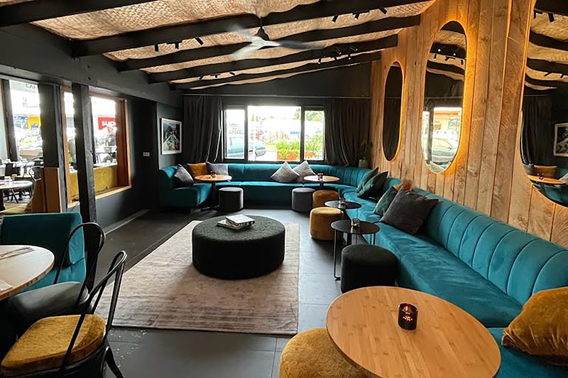 ISO Raglan Bistro Cocktail Lounge - Raglan - New Zealand - booked ai