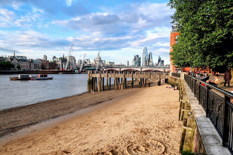 Thames Beach - London - United Kingdom - booked ai