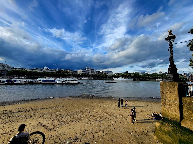 Thames Beach - London - United Kingdom - booked ai