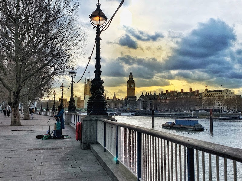 Source of the River Thames - London - United Kingdom - booked ai