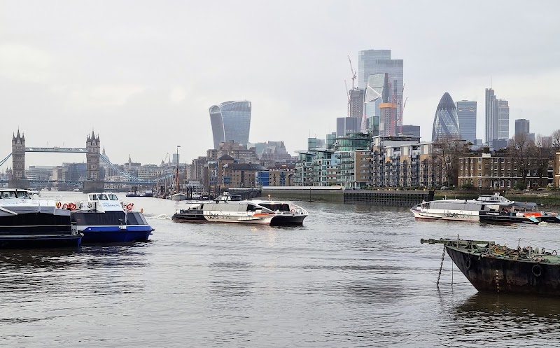 Source of the River Thames - London - United Kingdom - booked ai