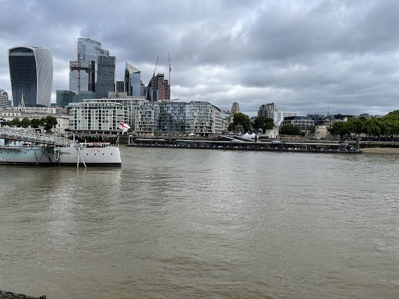 Source of the River Thames - London - United Kingdom - booked ai