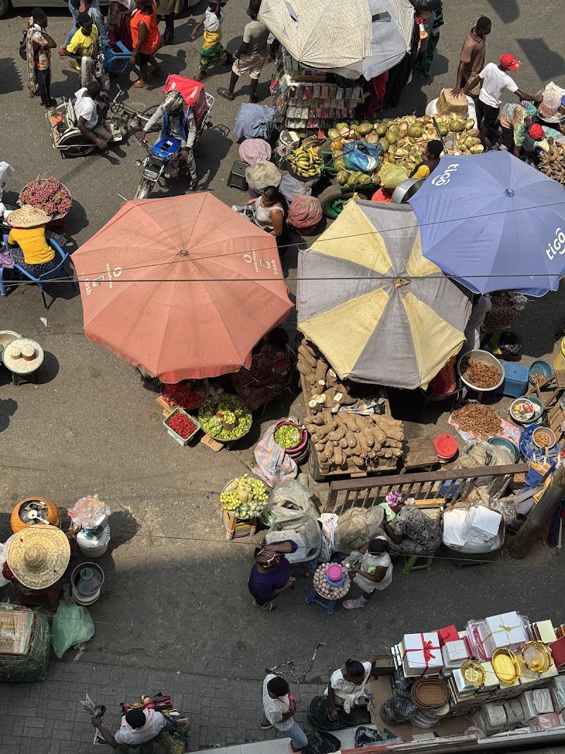 Shop and dine at Makola Market - Accra - Ghana - booked ai