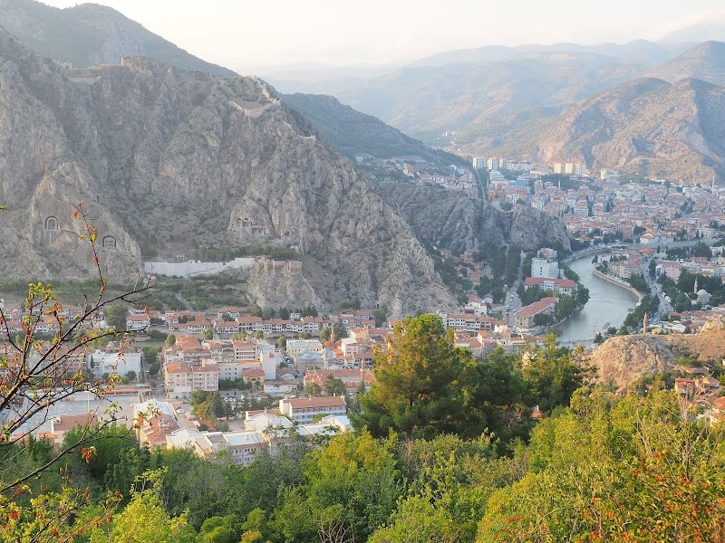 Stroll along the Yeşilırmak River and see the Ottoman-era houses - Amasya - Türkiye - booked ai