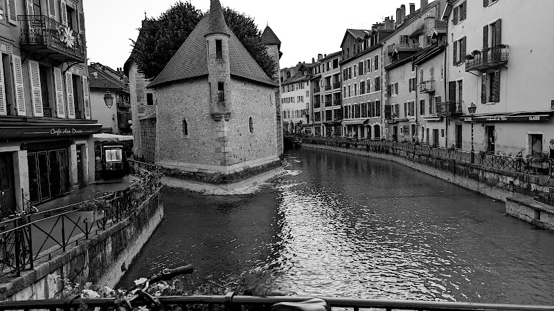 Exploring the Old Town (Vieille Ville) - Annecy - France - booked ai