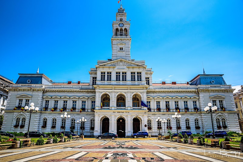 Explore the City Hall Palace and Avram Iancu Square - Arad - Romania - booked ai