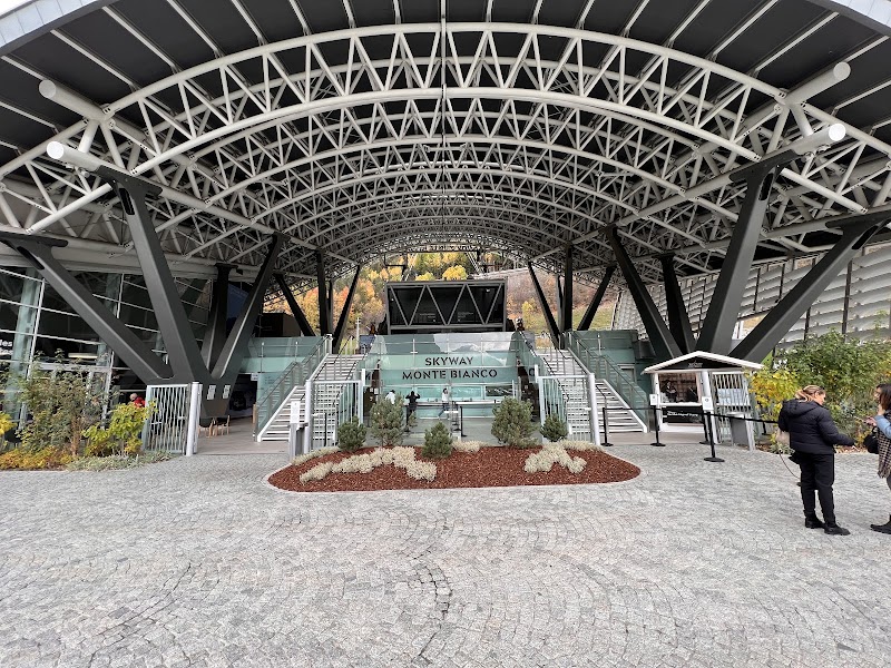 Ride the Skyway Monte Bianco cable car - Courmayeur - Italy - booked ai