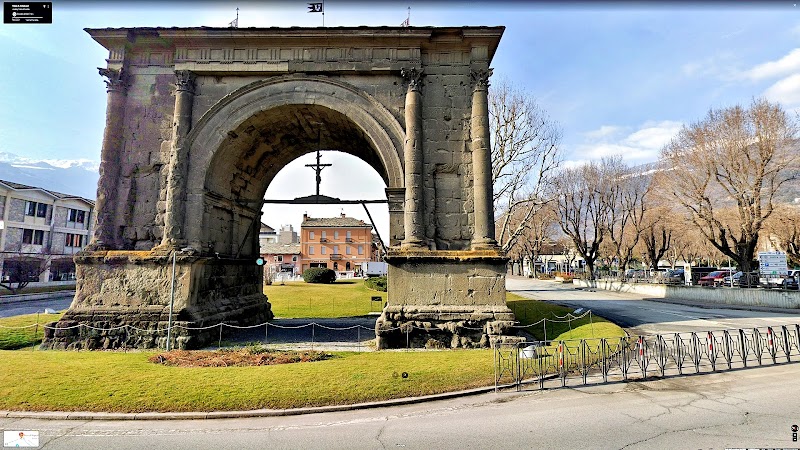Explore the Arch of Augustus - Aosta - Italy - booked ai